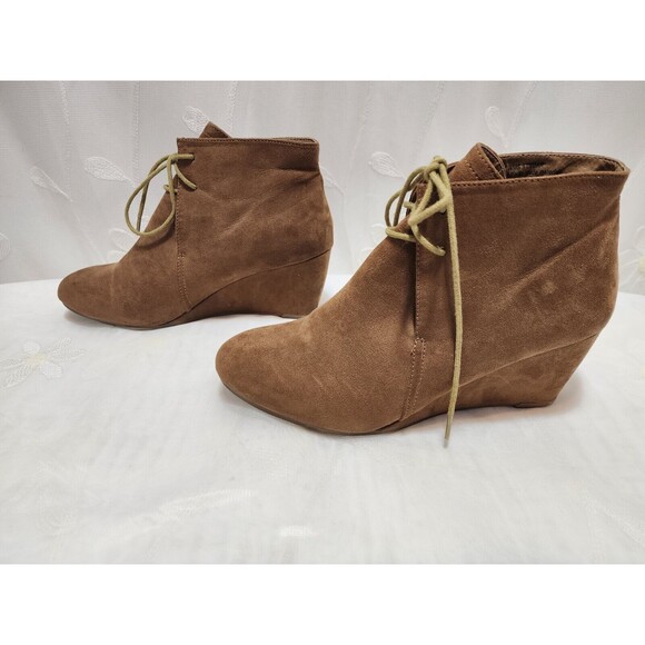 NEW DIRECTIONS WOMENS 9 BROWN BOOTIES CEDAR LACE UP SUEDE WEDGES CONTEMPORARY - Picture 2 of 16